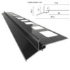 Aluminiowy profil okapowy K102 z perforacją montażową i widocznym przekrojem technicznym z wymiarami, stosowany do wykończenia krawędzi tarasu z płyt ceramicznych.